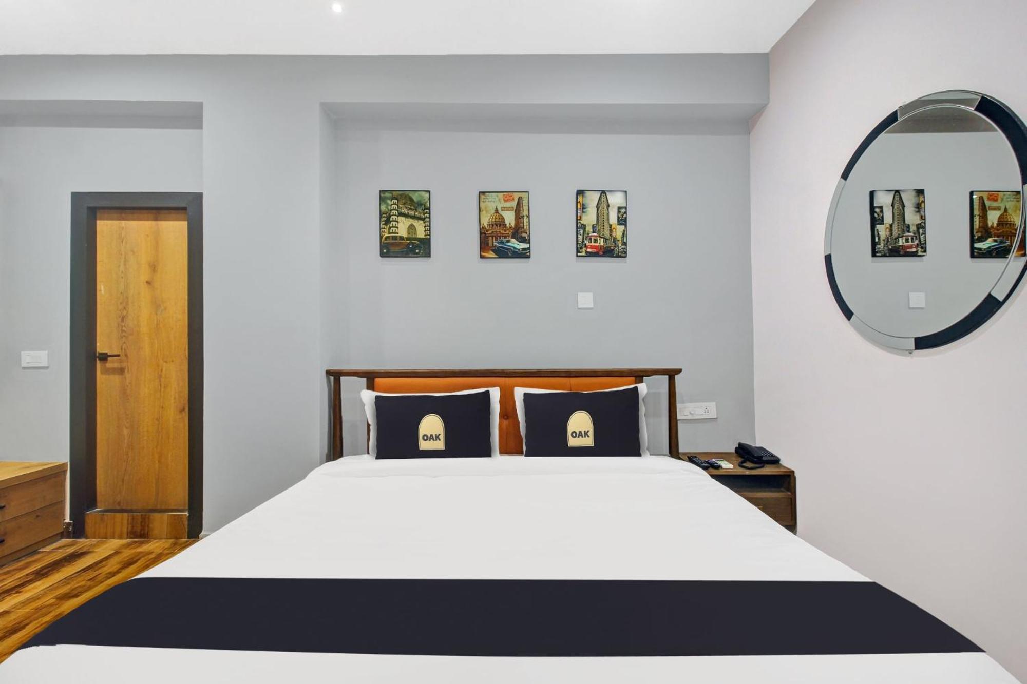 Super Townhouse Oak Hitec City Near Image Hospital Hyderabad Eksteriør billede