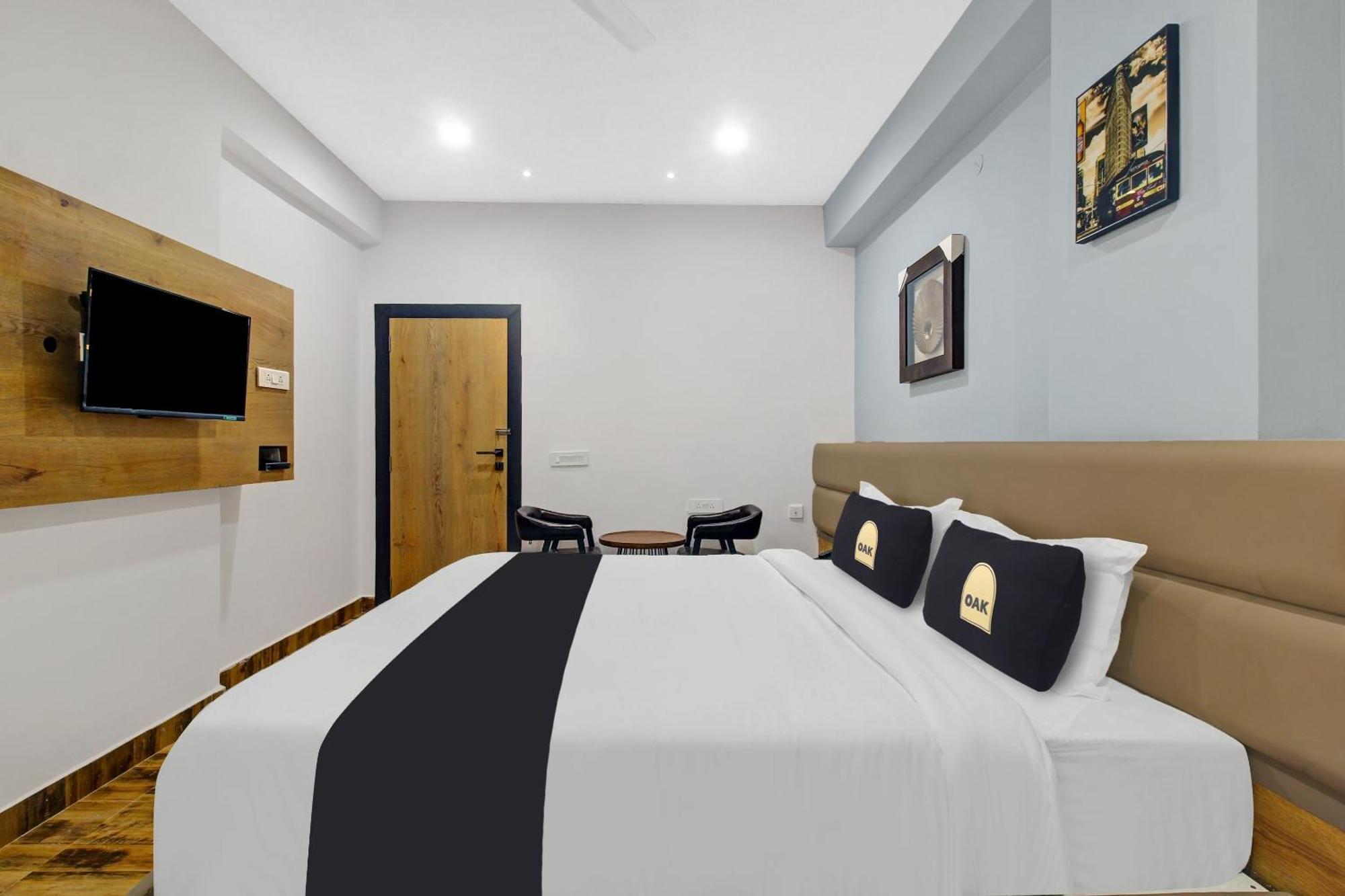 Super Townhouse Oak Hitec City Near Image Hospital Hyderabad Eksteriør billede