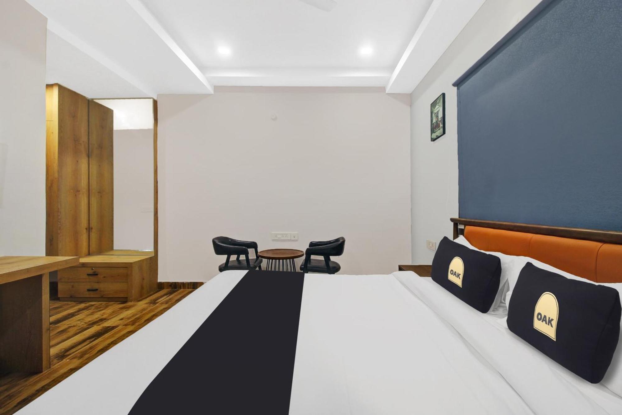 Super Townhouse Oak Hitec City Near Image Hospital Hyderabad Eksteriør billede
