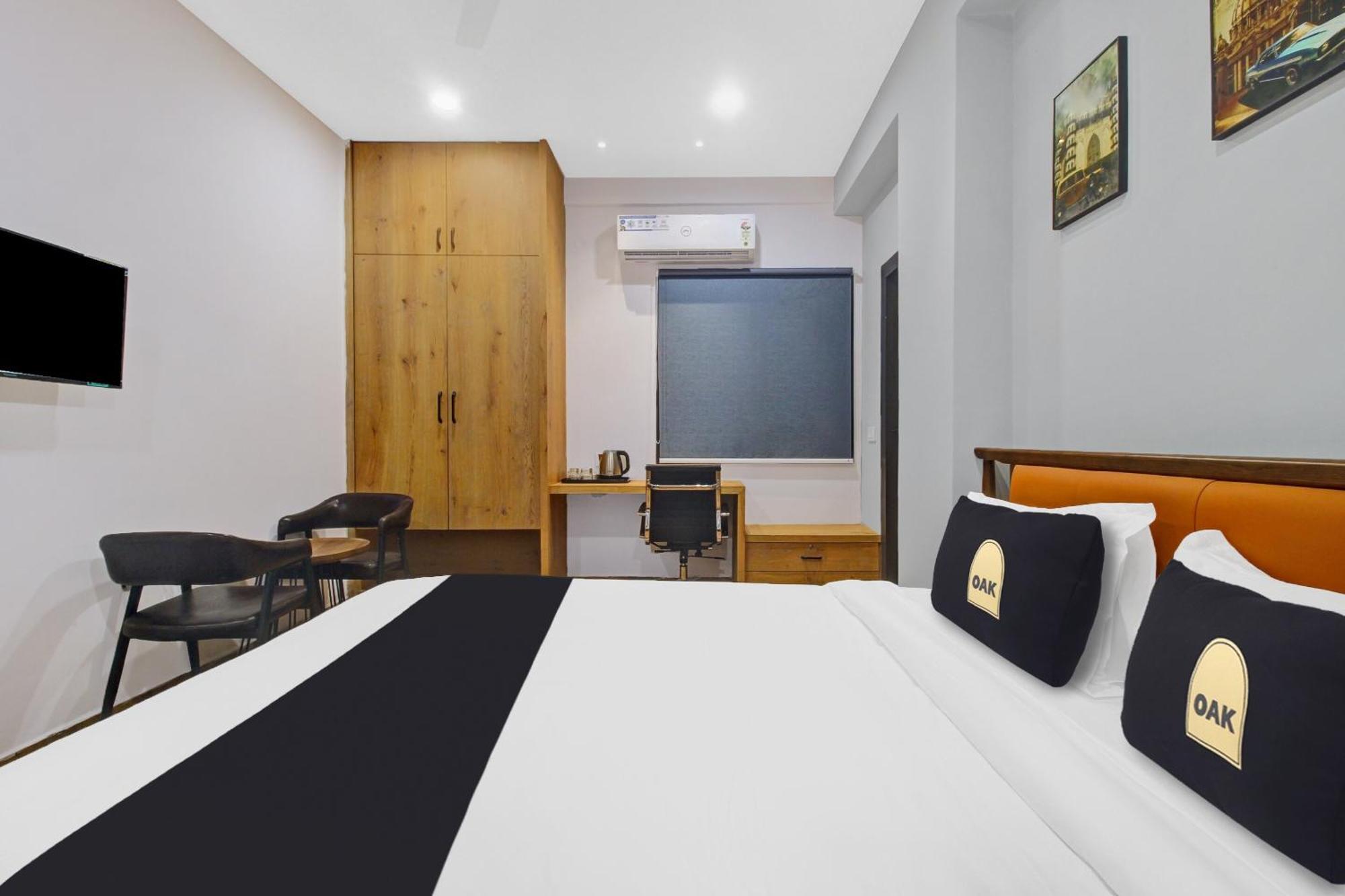 Super Townhouse Oak Hitec City Near Image Hospital Hyderabad Eksteriør billede
