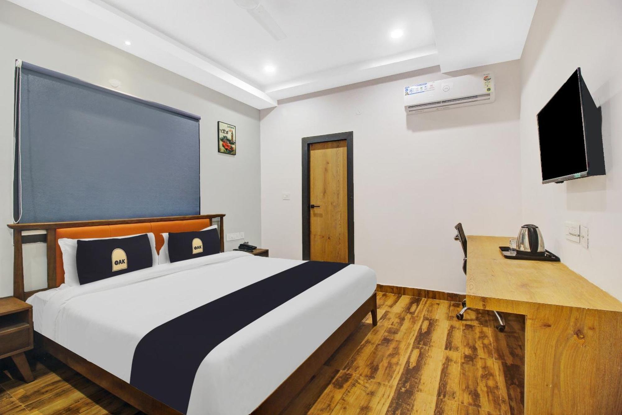 Super Townhouse Oak Hitec City Near Image Hospital Hyderabad Eksteriør billede