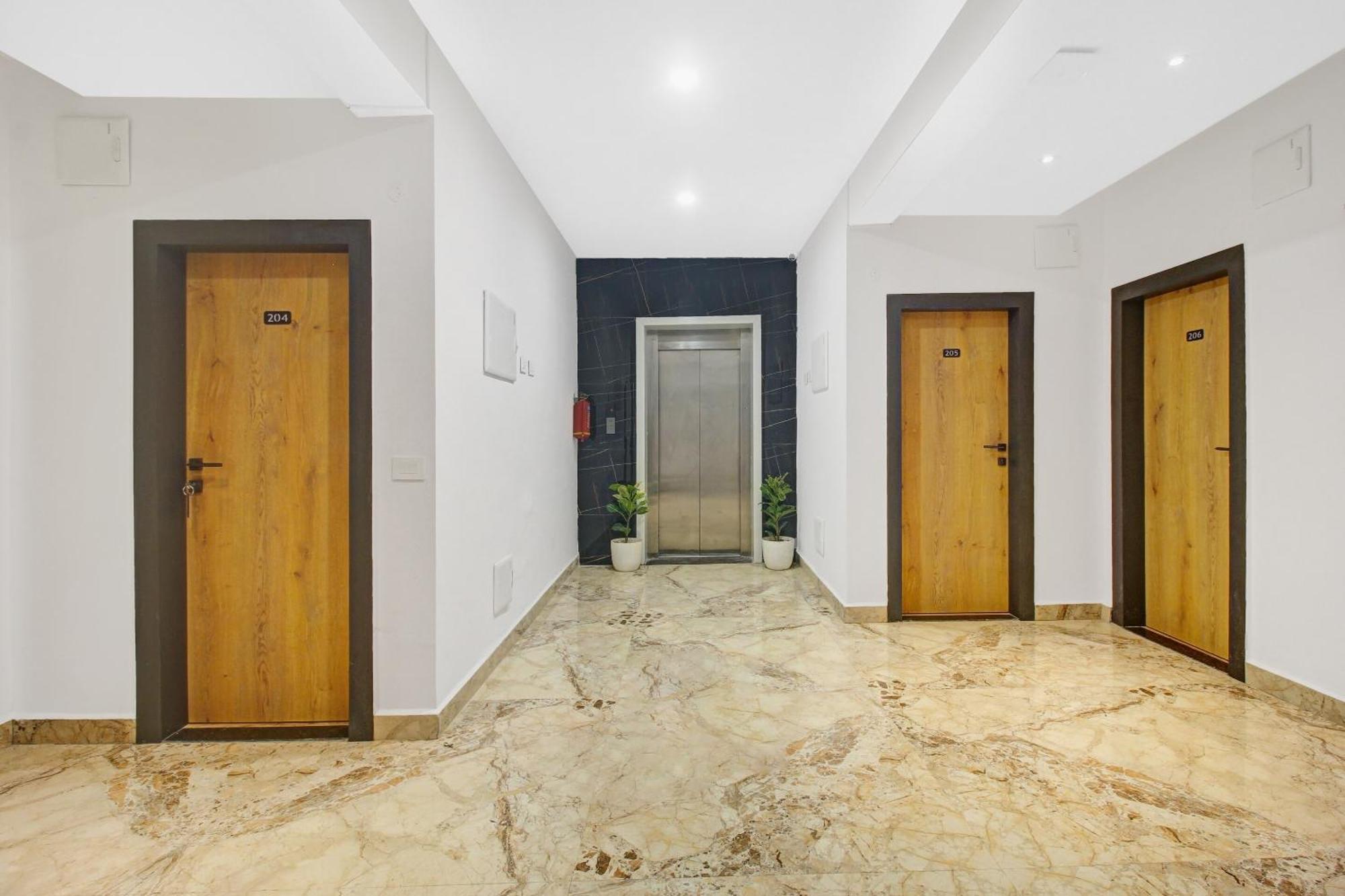 Super Townhouse Oak Hitec City Near Image Hospital Hyderabad Eksteriør billede