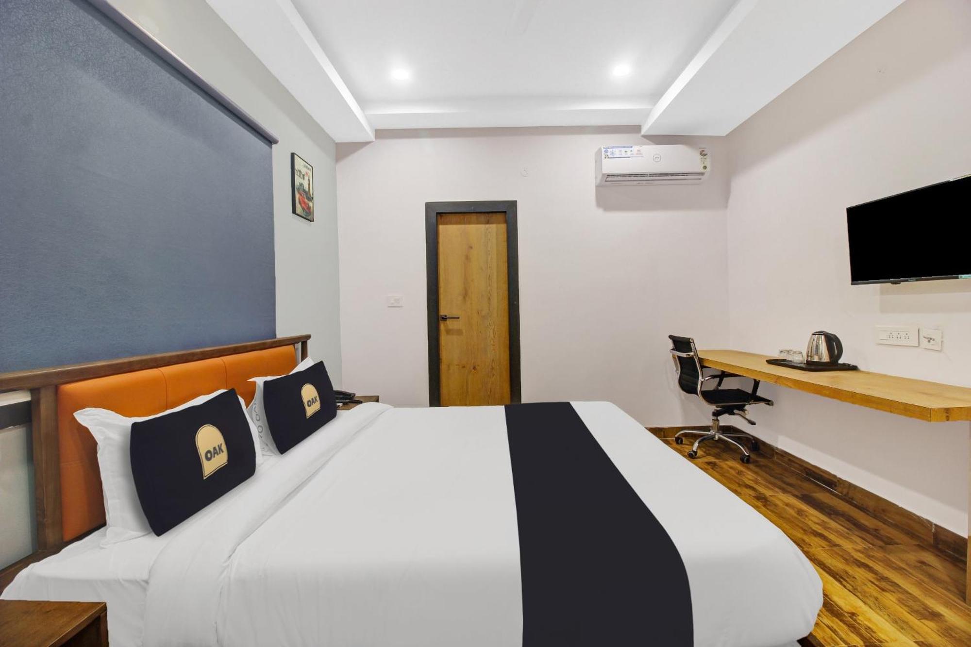 Super Townhouse Oak Hitec City Near Image Hospital Hyderabad Eksteriør billede