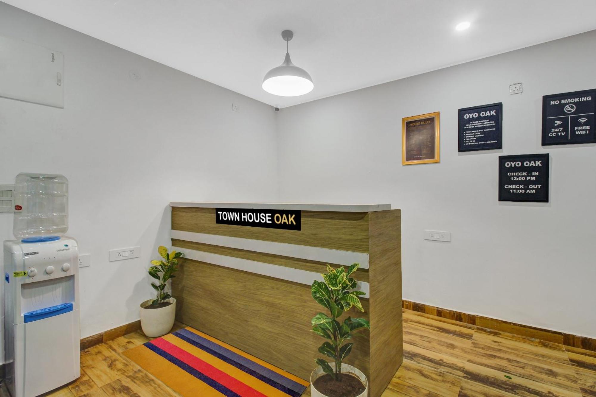Super Townhouse Oak Hitec City Near Image Hospital Hyderabad Eksteriør billede