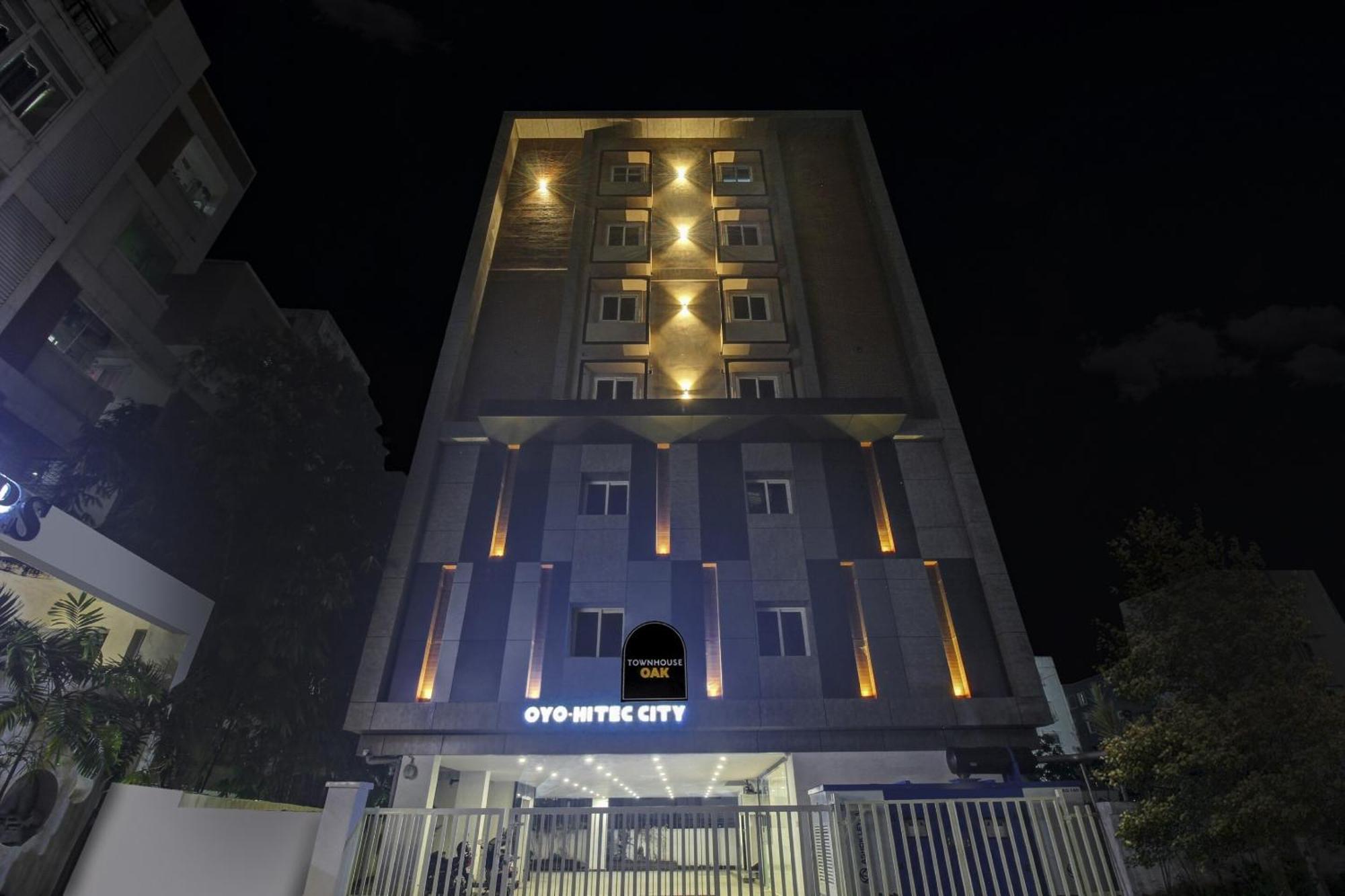 Super Townhouse Oak Hitec City Near Image Hospital Hyderabad Eksteriør billede