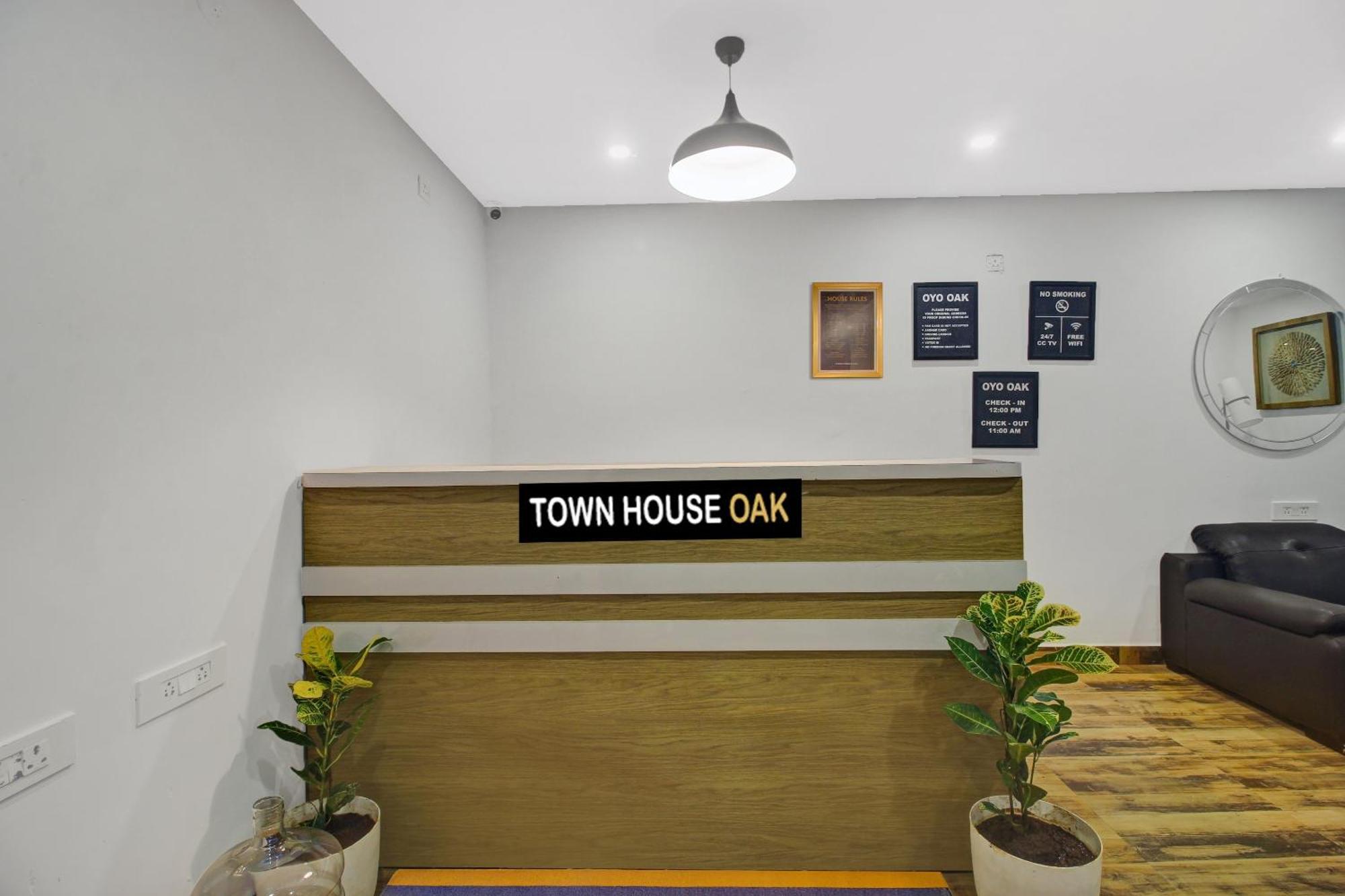 Super Townhouse Oak Hitec City Near Image Hospital Hyderabad Eksteriør billede