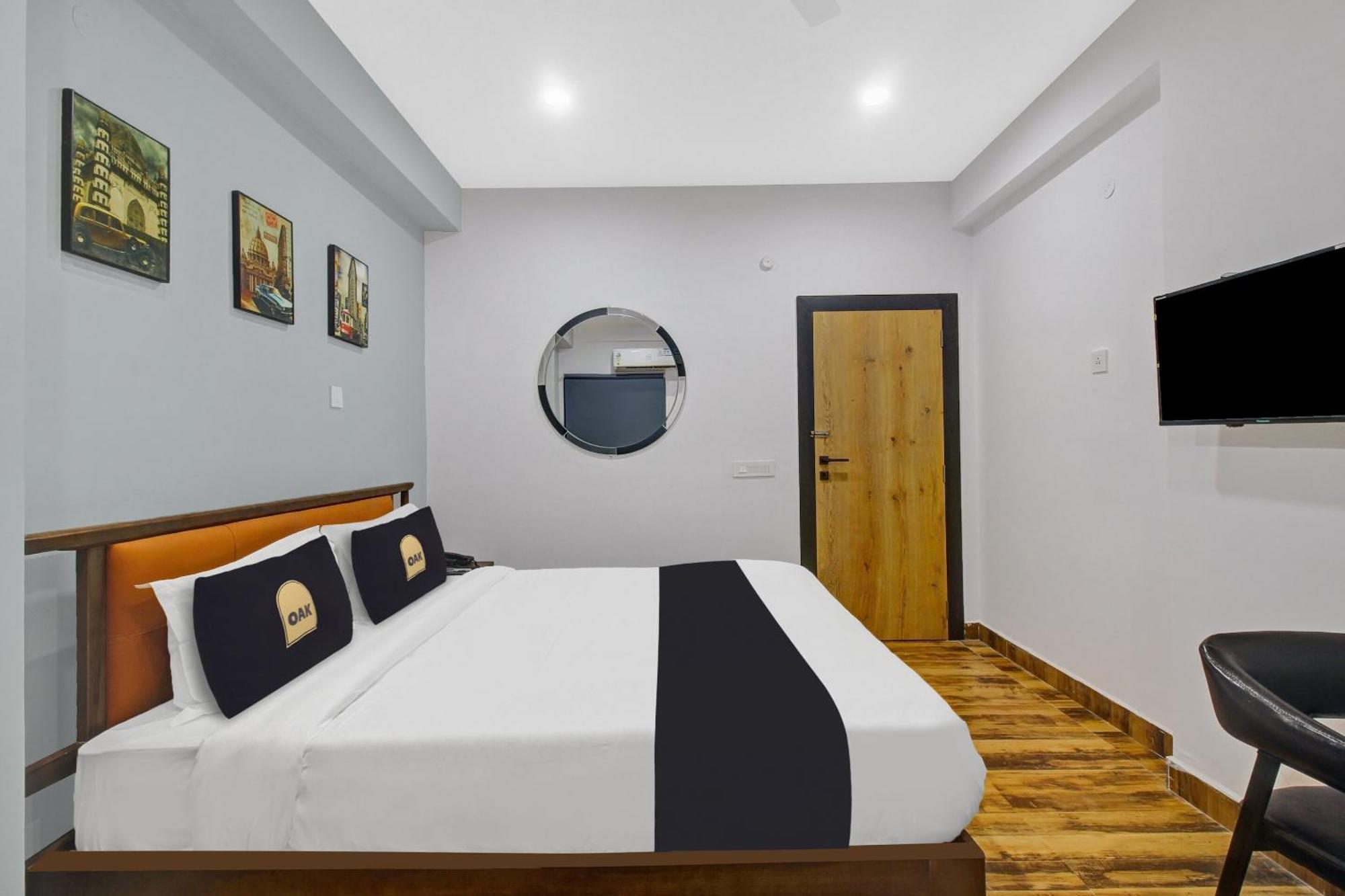 Super Townhouse Oak Hitec City Near Image Hospital Hyderabad Eksteriør billede